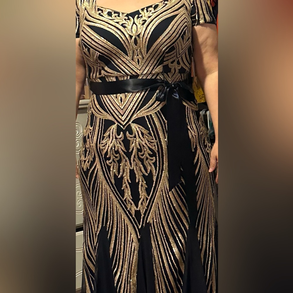 R&M dress size 6. Dark navy and gold. New with tags.